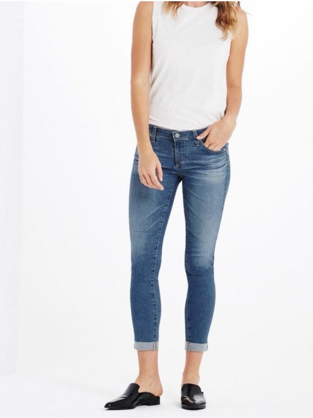 AG The Stilt Rollup Medium Blue Cropped Denim Size 28